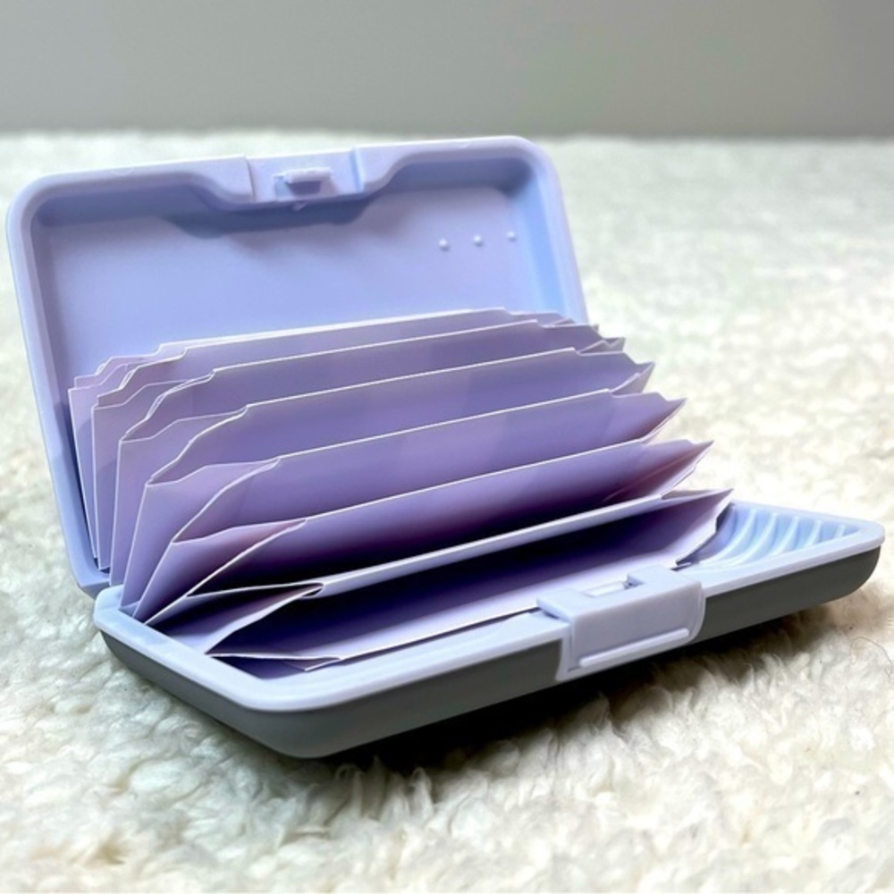 ☀️2/$14☀️Kikkerland Silicone Card ID Case
